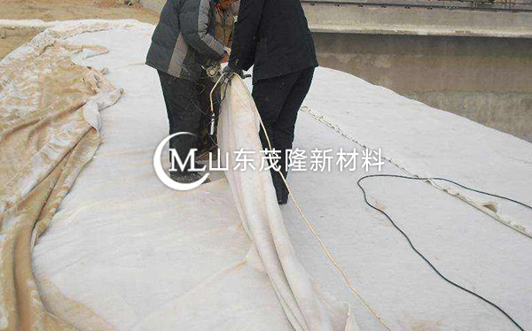 《長(zhǎng)春到西巴彥花鐵路》土工布、EVA防水板施工