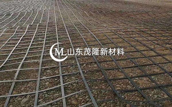 《哈牡鐵路》土工格柵、復(fù)合土工膜施工